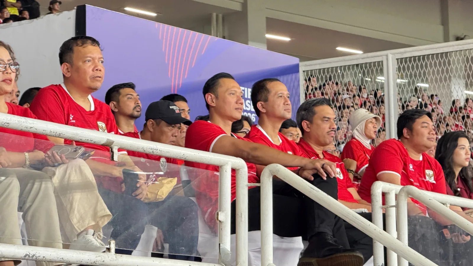 Suasana tribun kehormatan SUGBK pada final FIFA ASEAN Cup 2026.